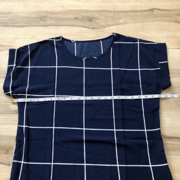 MASSIVE $10 SALE SHEIN Navy and White Grid Short Sleeve Top - Picture 4 of 4